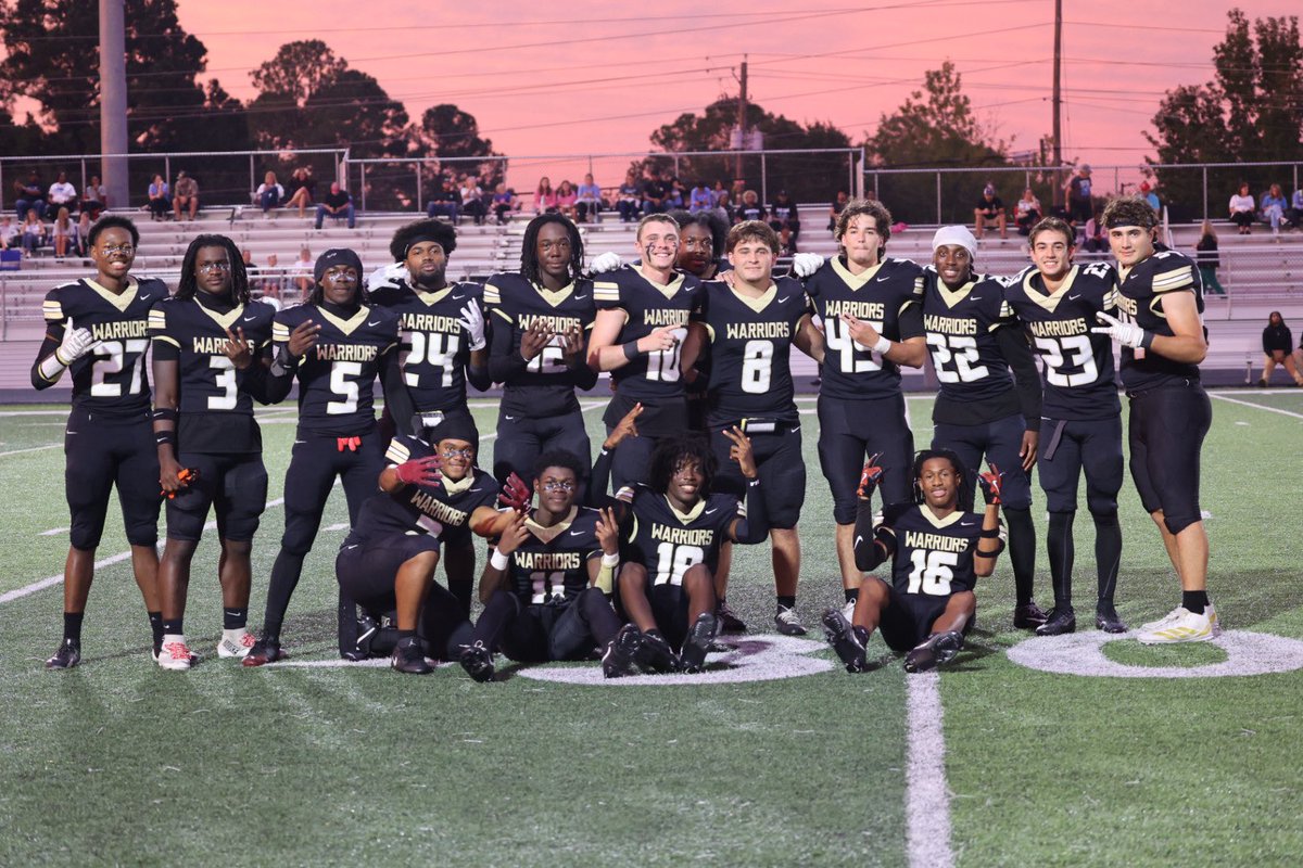 TheDWarriors's tweet photo. Senior Night for Thursday Night Football! 
#Davidson #Warriors https://t.co/NrIH48R54a