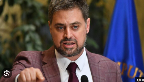 Iherreraa's tweet photo. Manouchehri envía oficio a Contraloría

- Kast no puede quitarle el aluvión a los pobres para dárselo a los ricos.  Es anticonstitucional https://t.co/WS4oEZOAlC