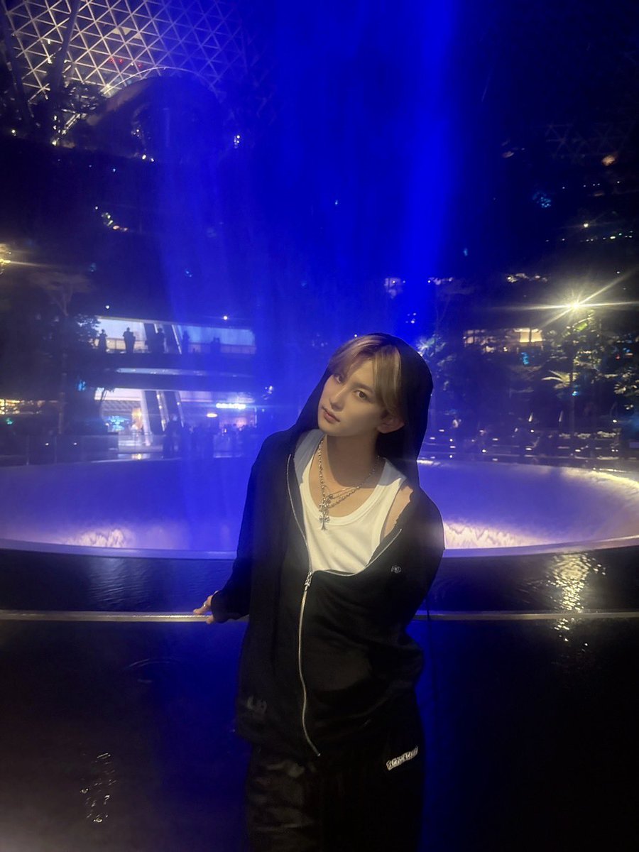 _KID_PHENOMENON's tweet photo. #Singapore 
初シンガポールめっちゃ楽しくて、思い出沢山できたよー！！
　
写真めっちゃあるから徐々に上げてくね笑
USS行った時に琥珀とおそろでツノのやつかった！
ゾンビ寄ってくるんだって笑👿

by 光汰🦋

#KPinSingapore 
#KIDPHENOMENON
#キドフェノ
#山本光汰 https://t.co/cnARQoinmC