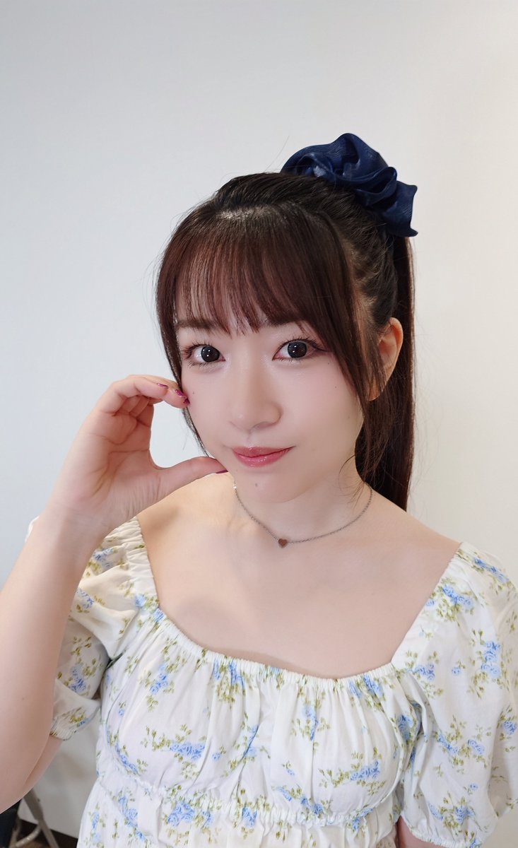 pimoAtyphoon's tweet photo. アイドル界隈参戦？
ボーカル様の輝き🌠
どう届くか楽しみじゃない？

写真は
260725 東京チェキ会@代々木
#森田理紗子
#きみとバンド
運営許可取得済み 

アーティスト…って何？
エンタメバンドの意味とかアイドル路線とか？？
俺…音楽もバンドもアイドルも疎いからよくわからんのよ🤔🤣🤣 https://t.co/MlwHPBkdis