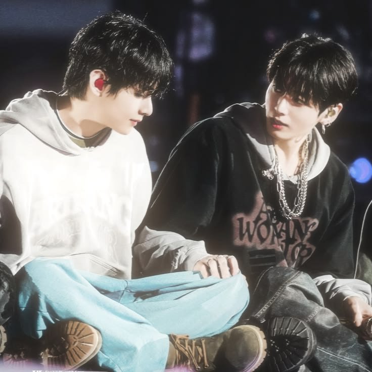 Ari_jkthv's tweet photo. Holaaa,busco mutis a los que les guste el Taekook y los amen tanto como yo.
Taekook,mis papiis 💘
#taekook #bts https://t.co/DPpI3L2Wgz