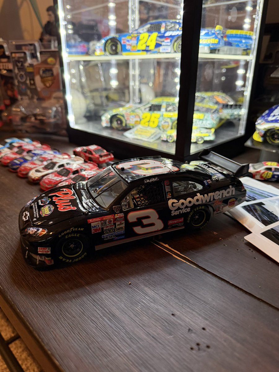 NotCZ88's tweet photo. Idk why, but I’ve specifically wanted THIS Sr 1/24 for the longest time. And I finally got it!

Dale Earnhardt Sr
2008 GM Plus Daytona 10th Anniversary
1/24,729 (DIN: 13,505) https://t.co/F8DTxSGYTo