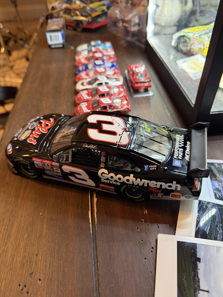 NotCZ88's tweet photo. Idk why, but I’ve specifically wanted THIS Sr 1/24 for the longest time. And I finally got it!

Dale Earnhardt Sr
2008 GM Plus Daytona 10th Anniversary
1/24,729 (DIN: 13,505) https://t.co/F8DTxSGYTo