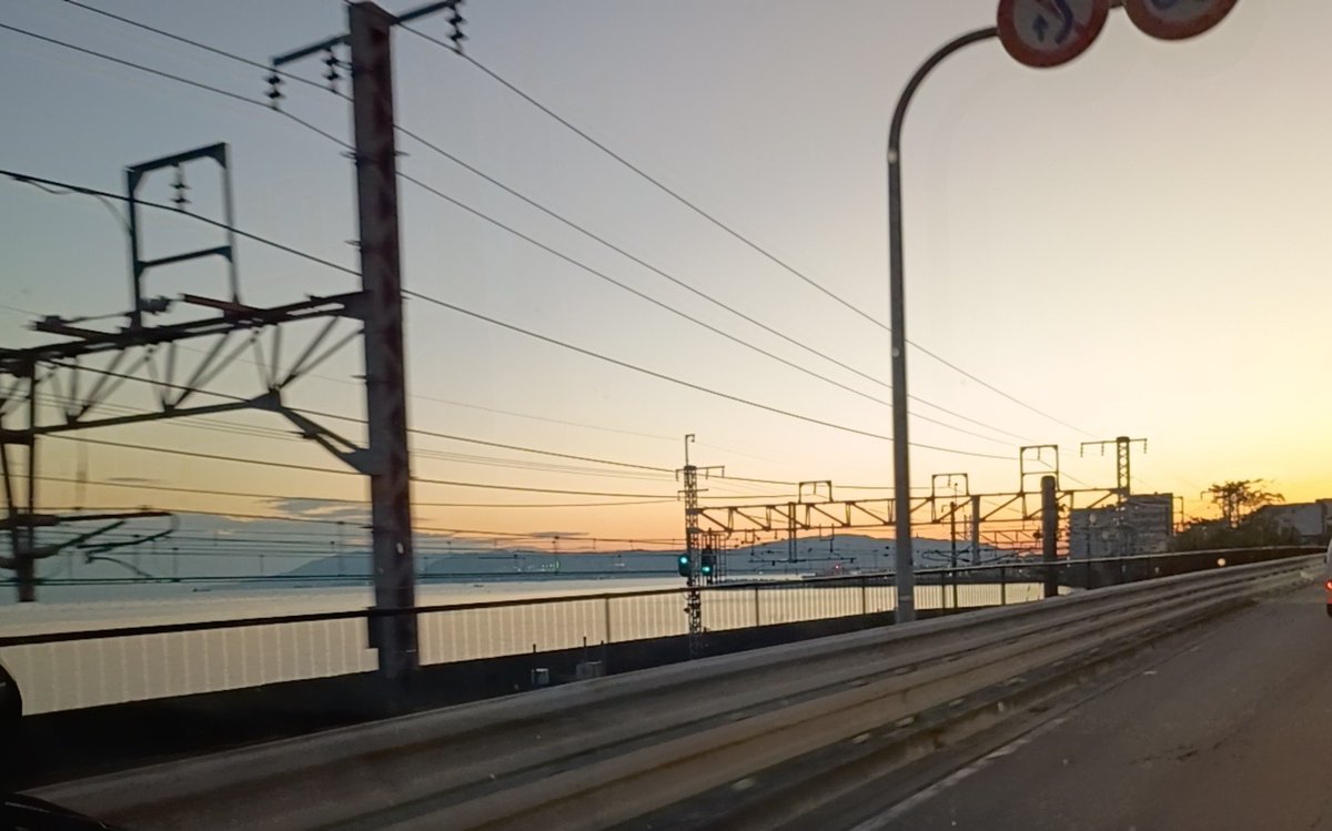 hgms_6210's tweet photo. おはようございます！
週末金曜日ですね✨️
また祝日がありますので3連休になりますね😊
今日も1日頑張っていきましょう！✨️
写真は昨日夕方に撮った写真です��
#企業公式が朝の挨拶を言い合う
#企業公式相互フォロー https://t.co/9pwzEs44i8