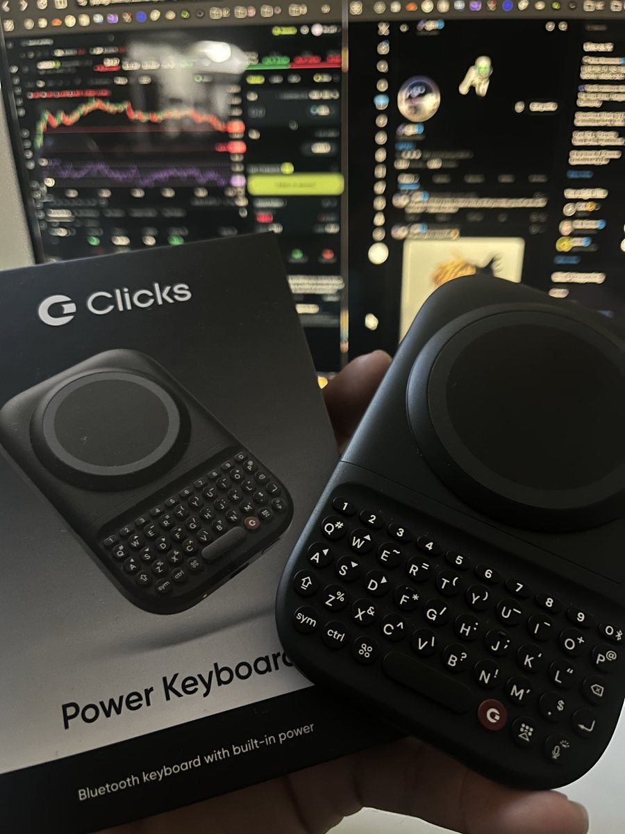 DNAdotGM's tweet photo. bought the @clickskeyboard power keyboard for $10 out of a bin and somehow still feel financially violated

BlackBerry muscle memory in 2026 is pure psychological warfare

@interaction was right, some hardware belongs in the museum https://t.co/HEz6X3VKA5