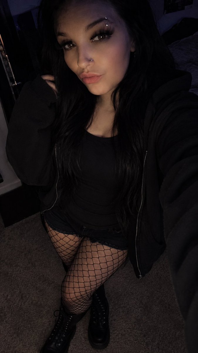 Ranchey23's tweet photo. Where is everyone at
#black
#onlyfans
#follow
#gojoin https://t.co/cjts7YPYWs