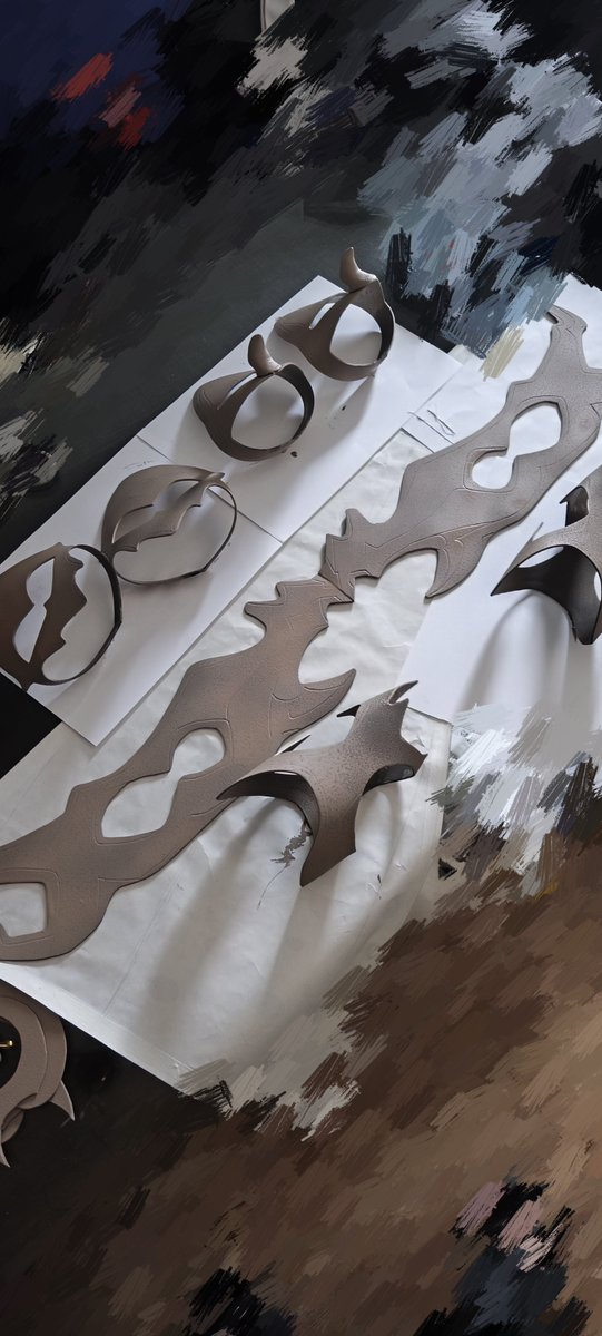 asinglecherryb's tweet photo. This journey was... INSANE. I was completely new to foam crafting and didn't even know where to start 😭 

I had no plan going into this at all... I was also so busy time so I didn't have much time left but I'm just glad I was able to finish it all in time ‼️ https://t.co/MVZTz9ouM2