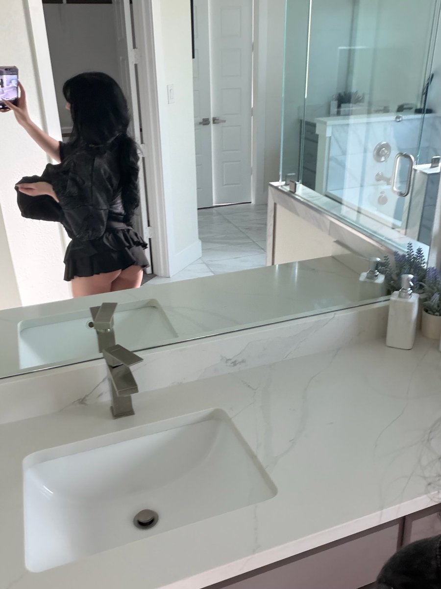 tieramadeulook's tweet photo. my best asset never turned me down 🍑 https://t.co/DmfMZNDYOU