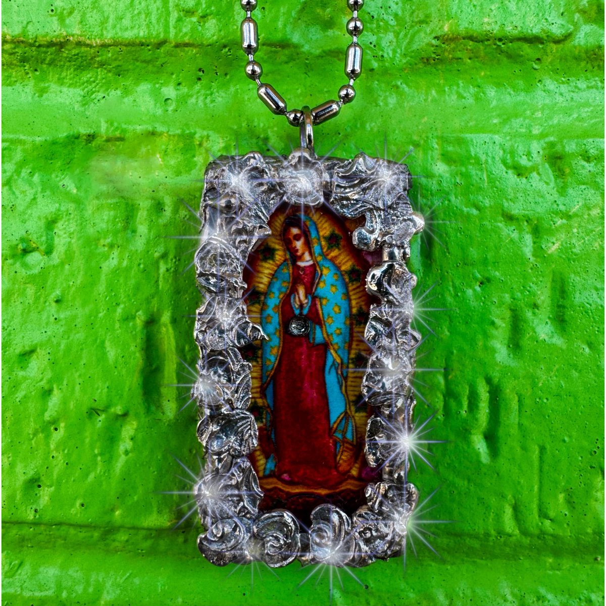 PalebsDAOFi's tweet photo. My mom is making these beautiful hand soldered chain and pendants now available 

https://t.co/p5yP2Htybw https://t.co/u0aWZOCaS6
