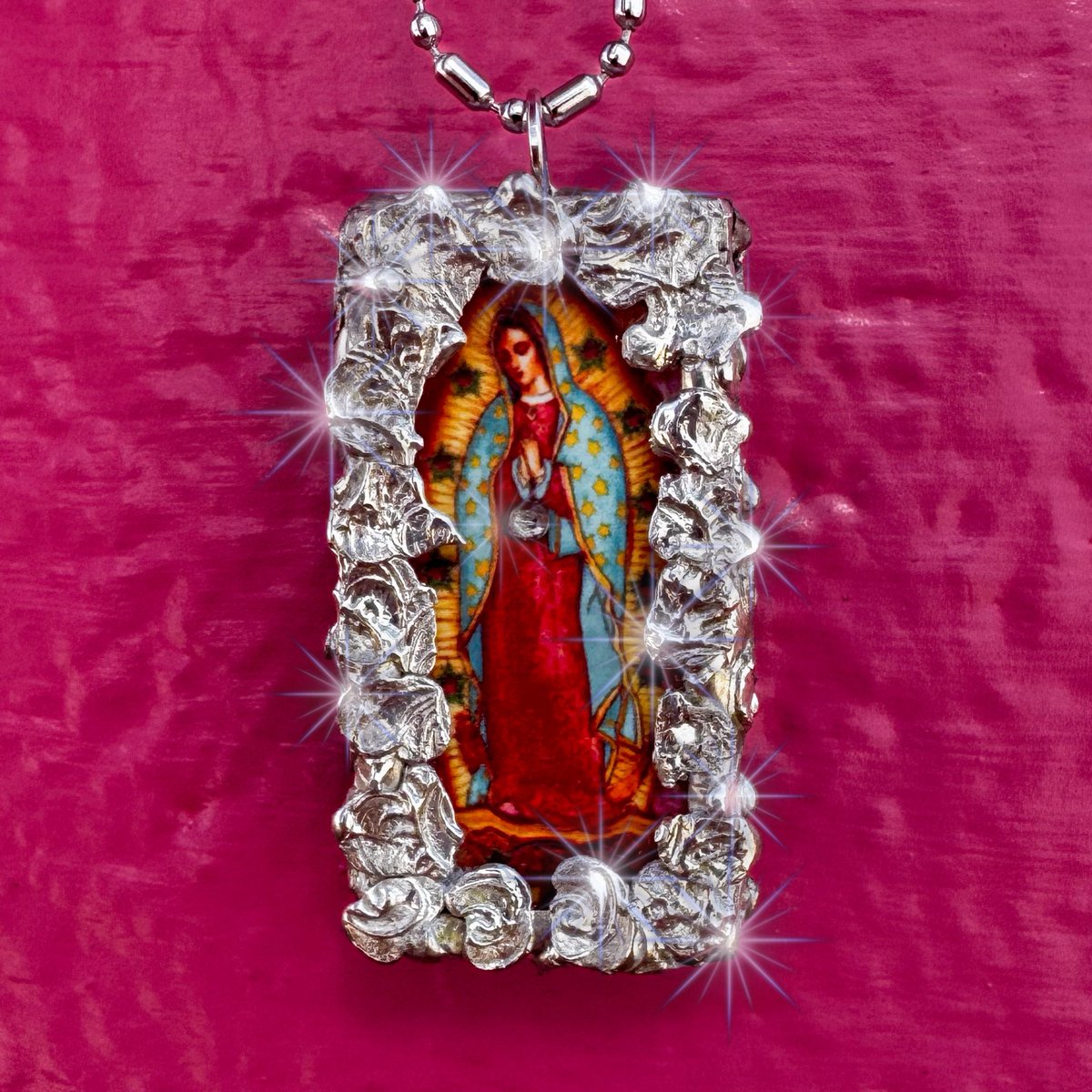 PalebsDAOFi's tweet photo. My mom is making these beautiful hand soldered chain and pendants now available 

https://t.co/p5yP2Htybw https://t.co/u0aWZOCaS6