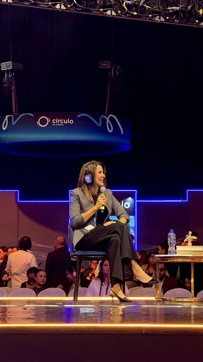 PerezSoraya's tweet photo. La #inclusiónfinanciera no consiste únicamente en prestar más, sino en diseñar mejores soluciones de #crédito.
En #Crevolution10, participé como Presidenta Ejecutiva de @unifimex en el panel “Nueva Inclusión Financiera: Confianza, Datos Alternativos y Diseño de Producto para un Crédito Responsable”, con líderes de @ASOFOM_OFICIAL , @AFICO_MX , @AMFE_MEX y @amsofipo
¡Gracias @crevolutionmx y @luis_eduardopm por la invitación!