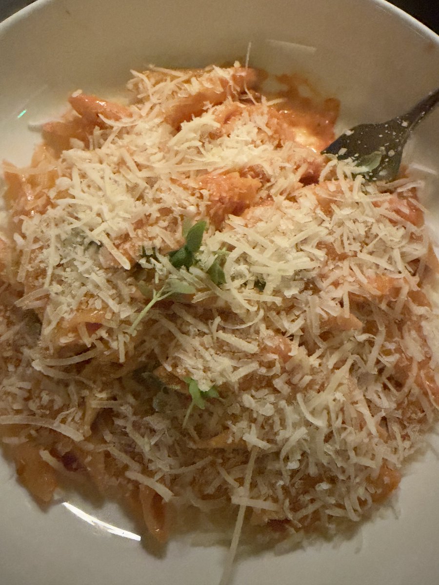 buffys's tweet photo. drunk eating pasta https://t.co/JZbZnHD6j2