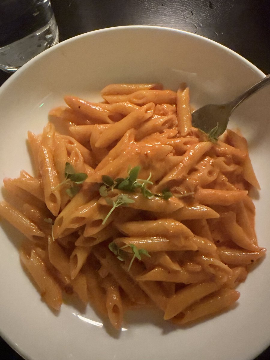 buffys's tweet photo. drunk eating pasta https://t.co/JZbZnHD6j2