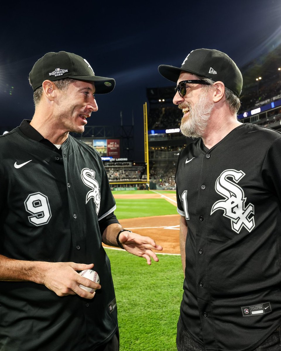 whitesox's tweet photo. two people who know their way around a pitch https://t.co/IUml4RxKeG