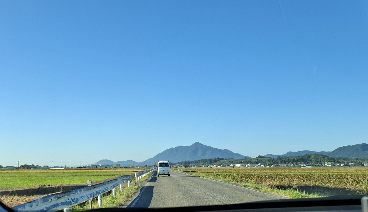 Ocean03_30's tweet photo. 弥彦競輪は
諸橋愛選手のホームバンク。

空はどこまでも青く
  想いはいつまでも。
 #弥彦競輪
#弥彦村 https://t.co/IN6xw6xxk8