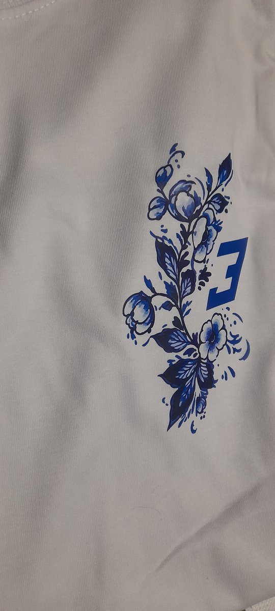 3wonu5hi's tweet photo. Amo la remera😭😭 https://t.co/aGEASRcutT