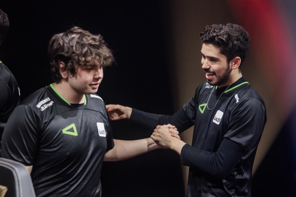 haed1ary's tweet photo. hoje eu tenho 20 anos e vejo dois meninos quebrando recordes,

mas as vezes eu tenho 16 anos e vejo dois meninos conquistando uma champions 🥹 https://t.co/HD0gVfIep5