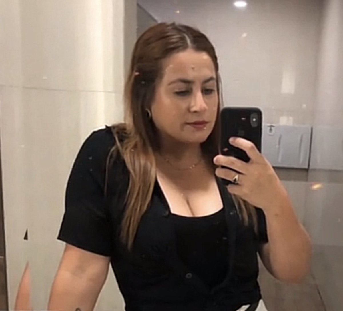 alida_cv's tweet photo. #tijuana #tj #bajacalifornia #bc #mexico #pack #packs #nudes #puta #zorrita #cachonda #caliente #viral #cogidas #mamadas #madura #milf #sinaloa #Culiacán #casada #infiel #aportes #facebook #tiktok https://t.co/zRuoTy0gfj