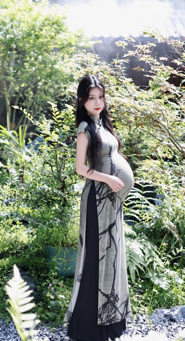 Jasmineteee077's tweet photo. 🇨🇳模特妈妈日常
中式水墨连衣裙旗袍照
17周整 🤰🏻👶🏻👶🏻👶🏻👶🏻 https://t.co/udPtkZ9EZJ