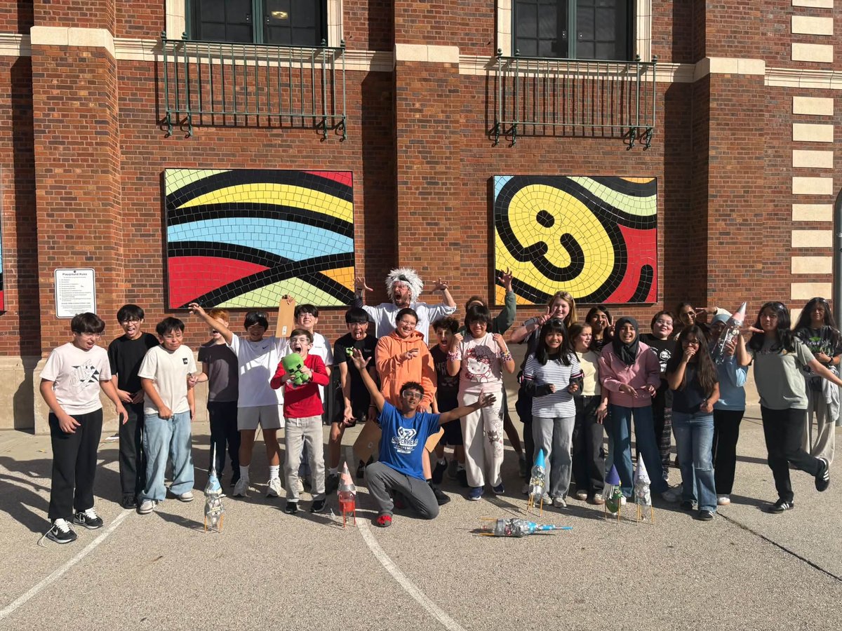 palmer_panthers's tweet photo. Arm and Hammer Rocket Day was today, and what a blast it was 🚀! 3rd thru 8th graders launched their rockets and had an amazing time that was out of this world 🌍. @ChiPubSchools https://t.co/GrUUJVVv1L