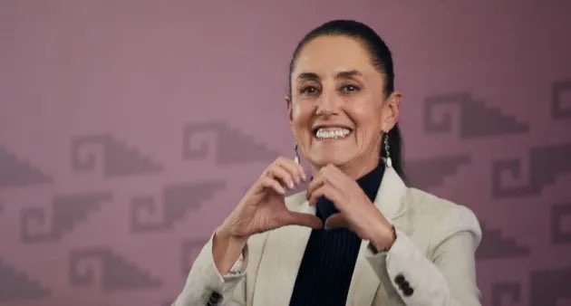 AlanAdameMX's tweet photo. 🔴|| Dijo @Claudiashein q “no subiría los impuestos”…

Pero:

🏡Ya te va a subir el Predial para que pagues al valor comercial

🥤Subió $3 x litro los refrescos 

🍫Subió 8% alimentos como el chocolate

📲Te cobra si compras en plataformas 

⛽️Te cobra $7 por cada lt de gasolina https://t.co/HSyqCQFTXE