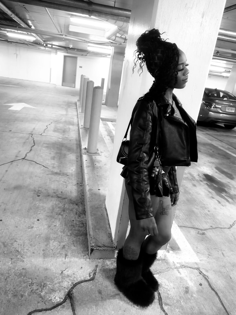 HenniPoseidxnnn's tweet photo. A B* Baddest Headache💋! https://t.co/zpHwtDhYig