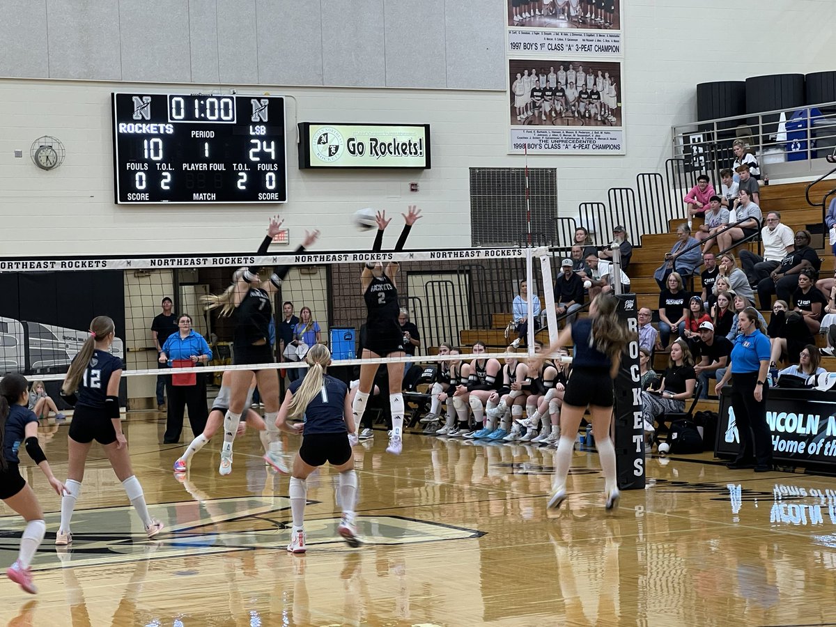 LSBGrizzlies's tweet photo. 🐻🏐 With wins by the 9th, Reserve, JV and Varsity, the Grizzlies get the sweep at Lincoln Northeast!!! https://t.co/QyRswfrkHq