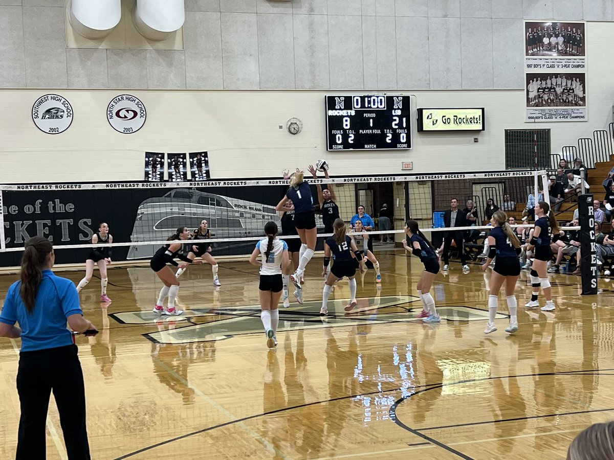 LSBGrizzlies's tweet photo. 🐻🏐 With wins by the 9th, Reserve, JV and Varsity, the Grizzlies get the sweep at Lincoln Northeast!!! https://t.co/QyRswfrkHq