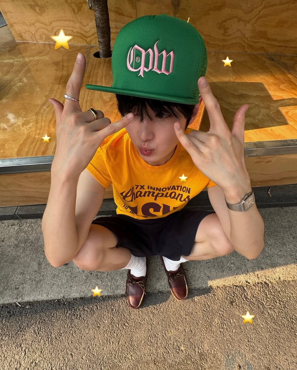 seonhyeook's tweet photo. yellow -y    ,   green (tea).    i.  dass . https://t.co/Gz6m3PlED7