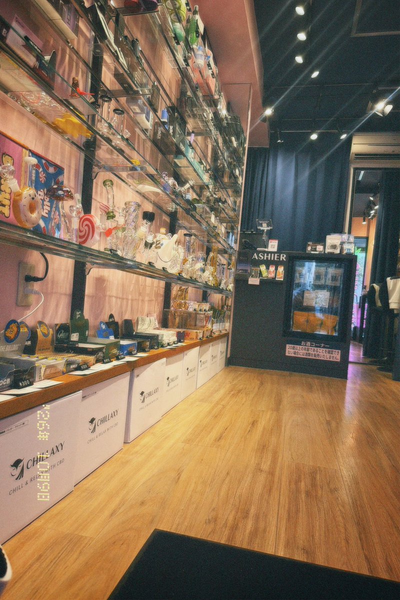 CHILLAXY_azabu1's tweet photo. おはようございますー☀️
麻布店オープンしました!3連休前にぜひお買い求めください🙏
平日最終日一緒に頑張っていきましょう💪
#麻布 #麻布十番 #六本木 #CBD #CBG #HHBD #THAH #H4CBH #チラの日常 https://t.co/SwpVAKTvbX