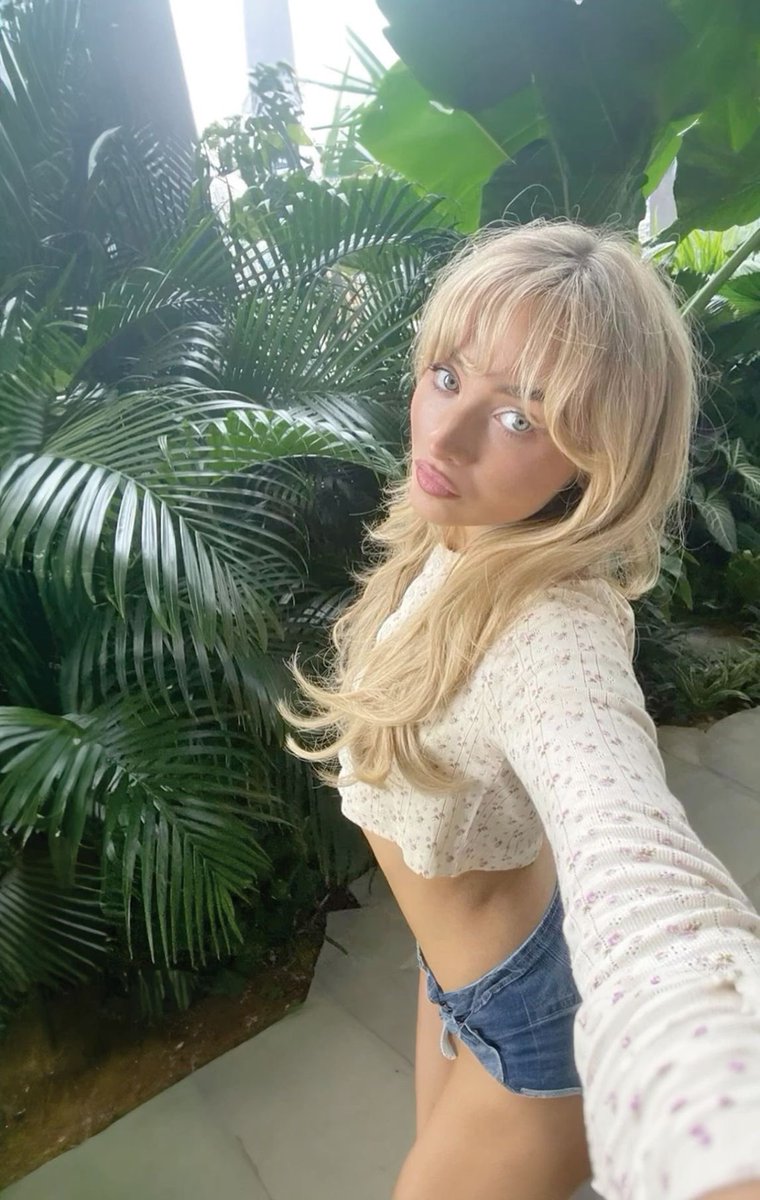becauselikedsab's tweet photo. we dont talk about this outfit enough https://t.co/MRLSIGt7jo