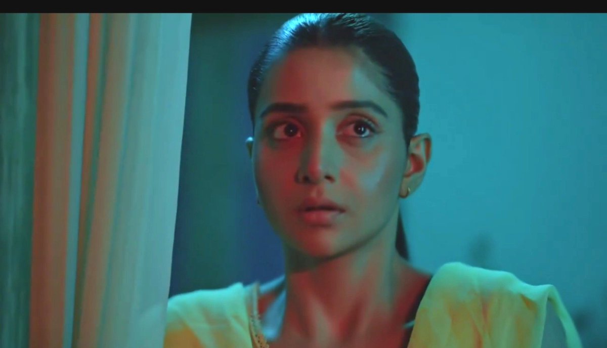 aesthetic_asmi's tweet photo. He was lighting the candle and she was standing at the door looking at him.

I can't really explain but that was such hot and intimate frame. You can feel the yearning, longing, desire jo bhi kehlo! And these two are such powerful actors...!!

#YehFitoorTera
#JeeYa https://t.co/lkErAdn0qR