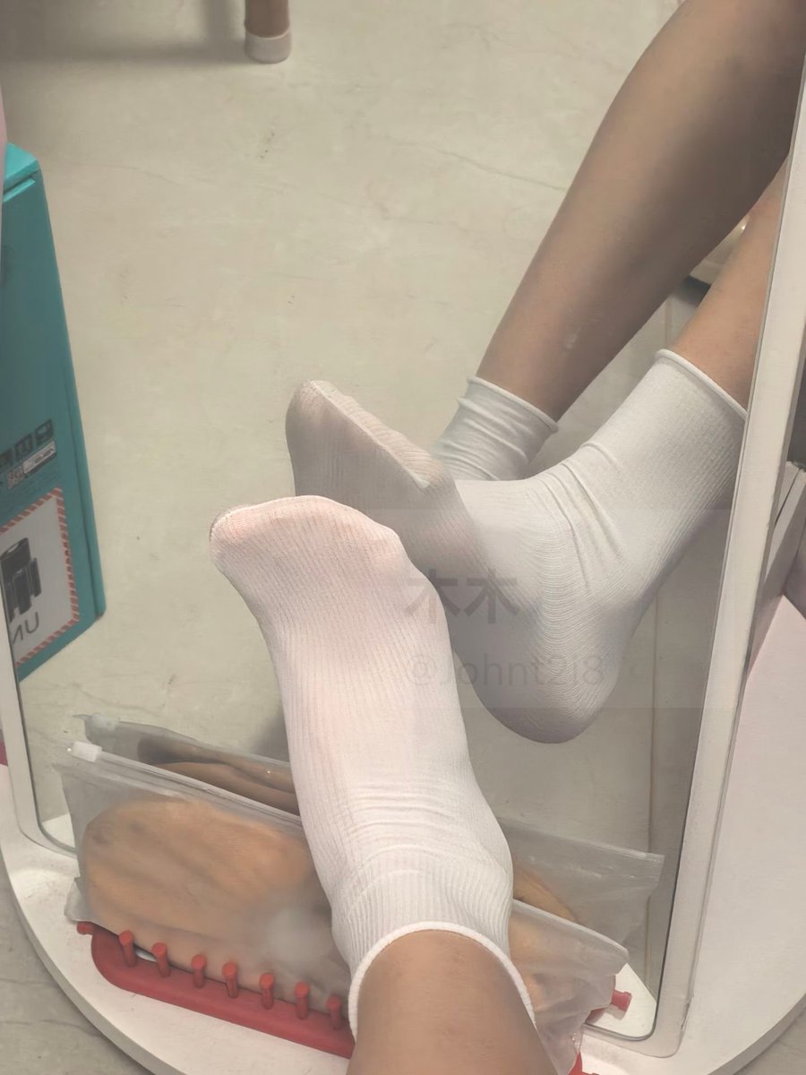 Johnt2i8's tweet photo. 讨厌早八(´-ωก`) #女大 #白袜 #舞蹈生 https://t.co/hM4McsCJVb