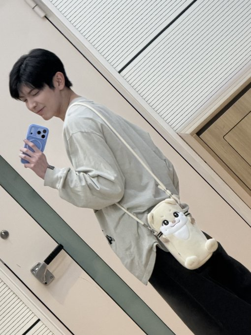 nishyyama's tweet photo. walking around with YUTiE🦦 https://t.co/mKY9iShJfG