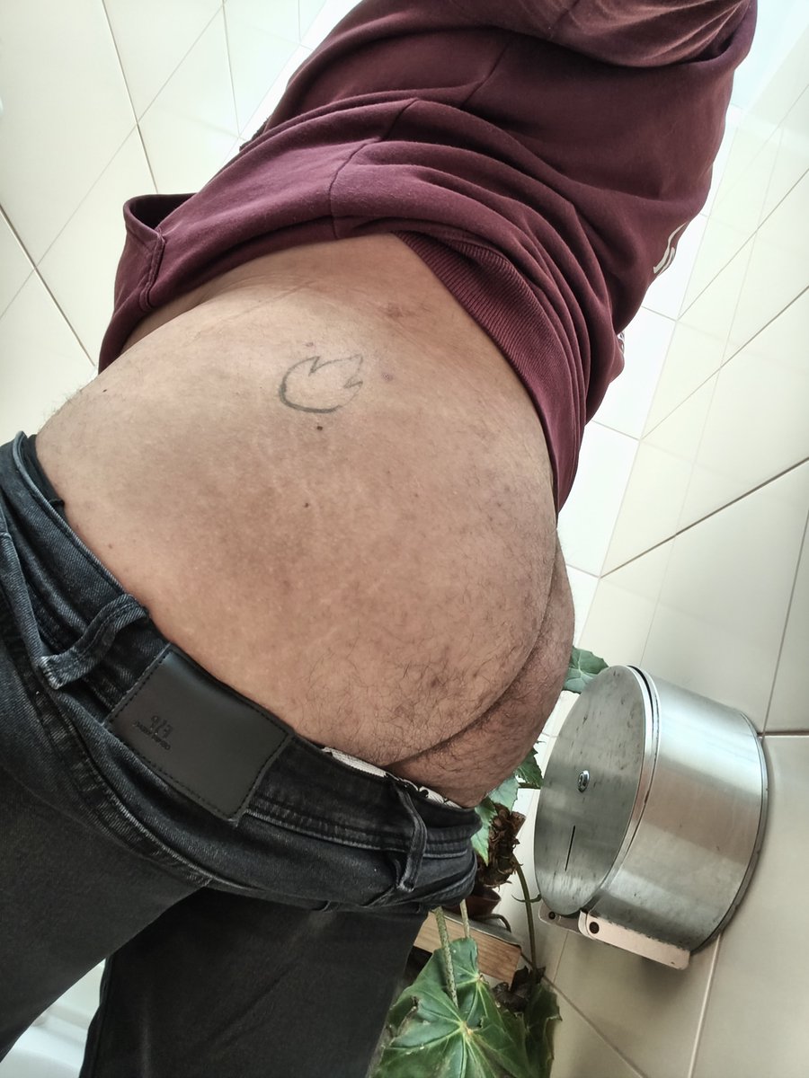 Nalgonosito's tweet photo. Trabaje todo el día, necesito un masaje en la cola 🫣 #gay #gaychile #temucogay #chilegay #ccp #gaytemuco #bigassgay #chubbgay #chubby https://t.co/2vTCLCBe8L