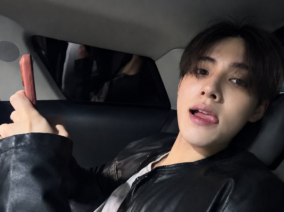 seonghyeonpics tweet picture