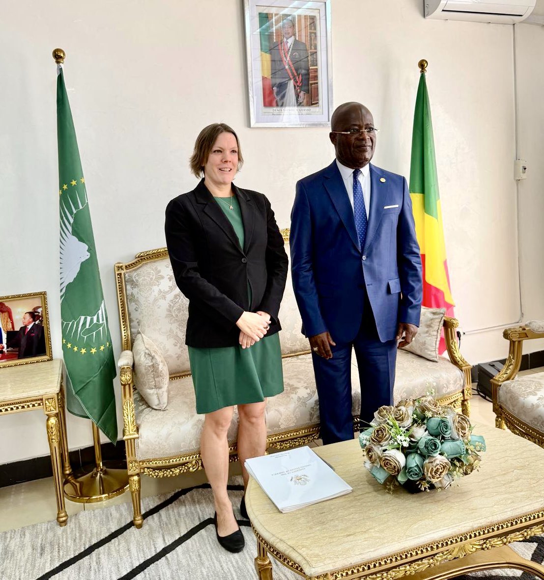 guynestoritoua's tweet photo. J’ai eu l’honneur d’échanger le jeudi 8 octobre 2026 avec Madame 𝗔𝗺𝗮𝗻𝗱𝗮 𝗝𝗔𝗖𝗢𝗕𝗦𝗘𝗡, #Chargée d’#affaires de l’#Ambassade des #États-Unis d’#Amérique en République du Congo.

Nous avons évoqué les perspectives pour le renforcement de notre coopération bilatérale, notamment autour du développement économique, de la gouvernance en matière de migrations et des enjeux environnementaux.

Nos réguliers échanges sont toujours des moments de dialogue constructif et fructueux qui réaffirme notre volonté commune d’approfondir nos liens stratégiques et d’œuvrer ensemble en faveur de la paix, la stabilité, et le développement durable.