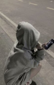 FATHERFIRST23's tweet photo. コスメのアドベントカレンダーに10万も払うかよ。現品なんて3点くらいであとはノベルティとか購入特典でもらえるミニチュアでおまけにリップ系は使わないような真っ赤なのばかりだしマスカラも使わないしお得感が全く無いんだよな。なので今年も買うのは安定のモルトンブラウンとボディショップ https://t.co/7fYAmUr9Mq