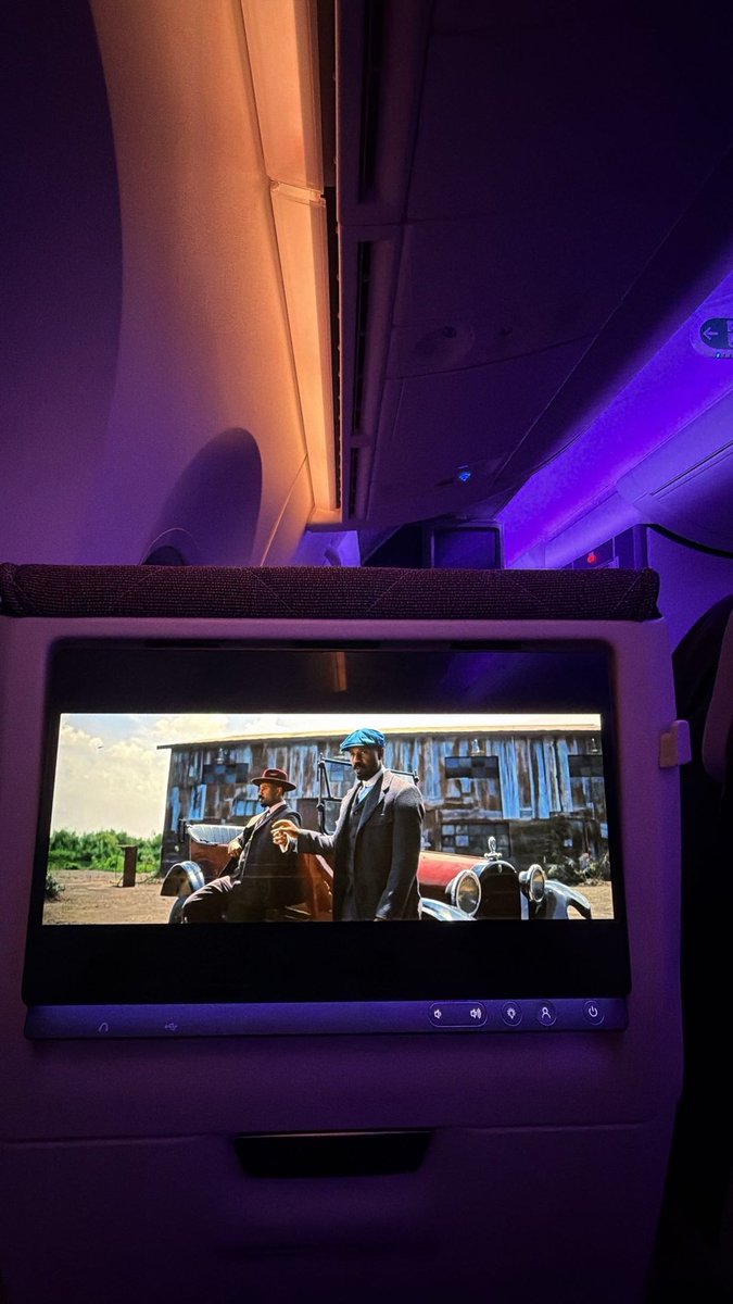 1mohvved's tweet photo. Best time to rewatch the twins ✈️ https://t.co/O0HLm6Tk31