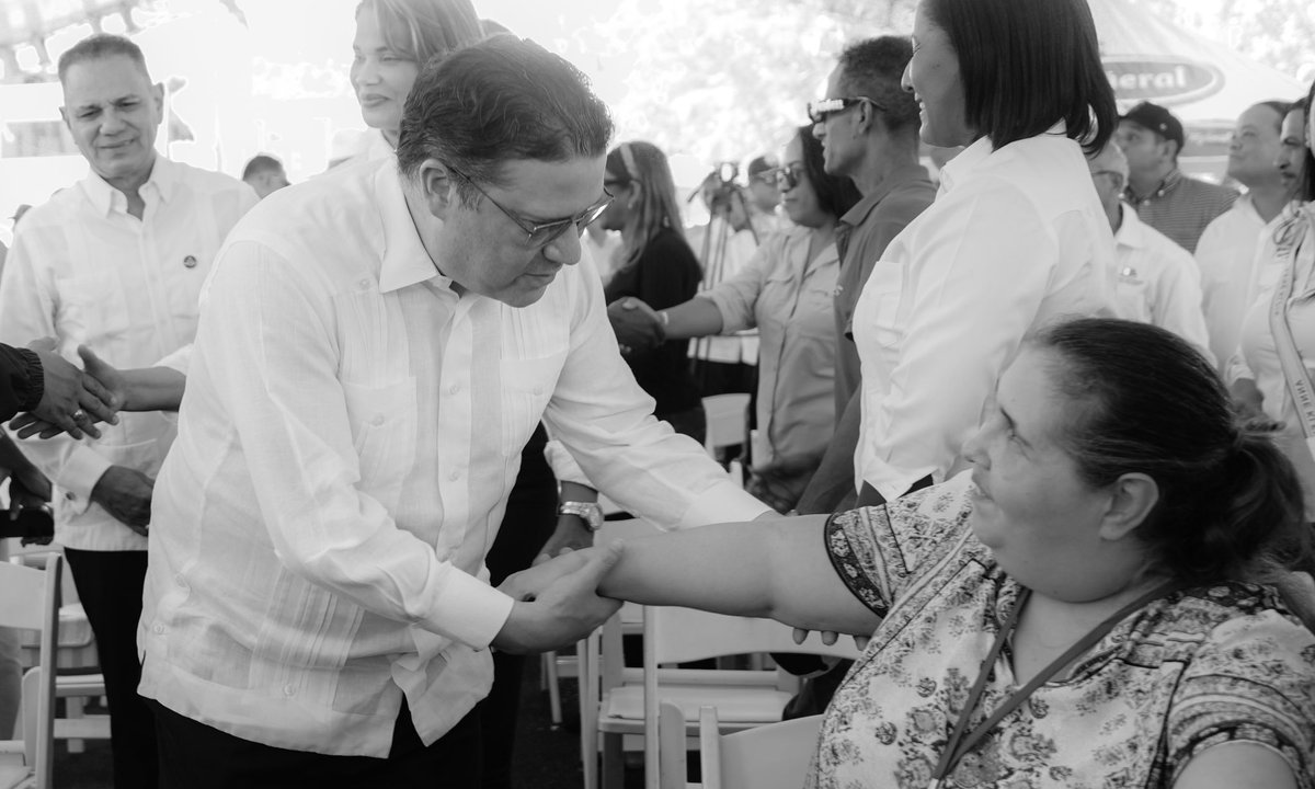 MIC_RD's tweet photo. La apertura estuvo encabezada por nuestro ministro, Yayo Sanz Lovaton (@SanzLovaton ), nuestro viceministro de fomento a las Mipymes, Jorge Morales Paulino (@drmoralespaulin ), junto a Ivelisse Méndez, gobernadora de La Romana; Eduardo Kery Metivier (@eduardokerym), alcalde del municipio; Iván Hernández, director de INTABACO; y Antonio Palma, viceministro de Interior y Policía, quienes acompañaron esta iniciativa orientada a impulsar el desarrollo de los pequeños negocios.

#MICM #RutaMipymes #LaRomana #Mipymesrd #Emprendimiento