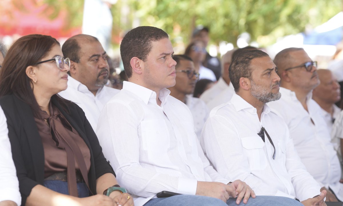 MIC_RD's tweet photo. La apertura estuvo encabezada por nuestro ministro, Yayo Sanz Lovaton (@SanzLovaton ), nuestro viceministro de fomento a las Mipymes, Jorge Morales Paulino (@drmoralespaulin ), junto a Ivelisse Méndez, gobernadora de La Romana; Eduardo Kery Metivier (@eduardokerym), alcalde del municipio; Iván Hernández, director de INTABACO; y Antonio Palma, viceministro de Interior y Policía, quienes acompañaron esta iniciativa orientada a impulsar el desarrollo de los pequeños negocios.

#MICM #RutaMipymes #LaRomana #Mipymesrd #Emprendimiento
