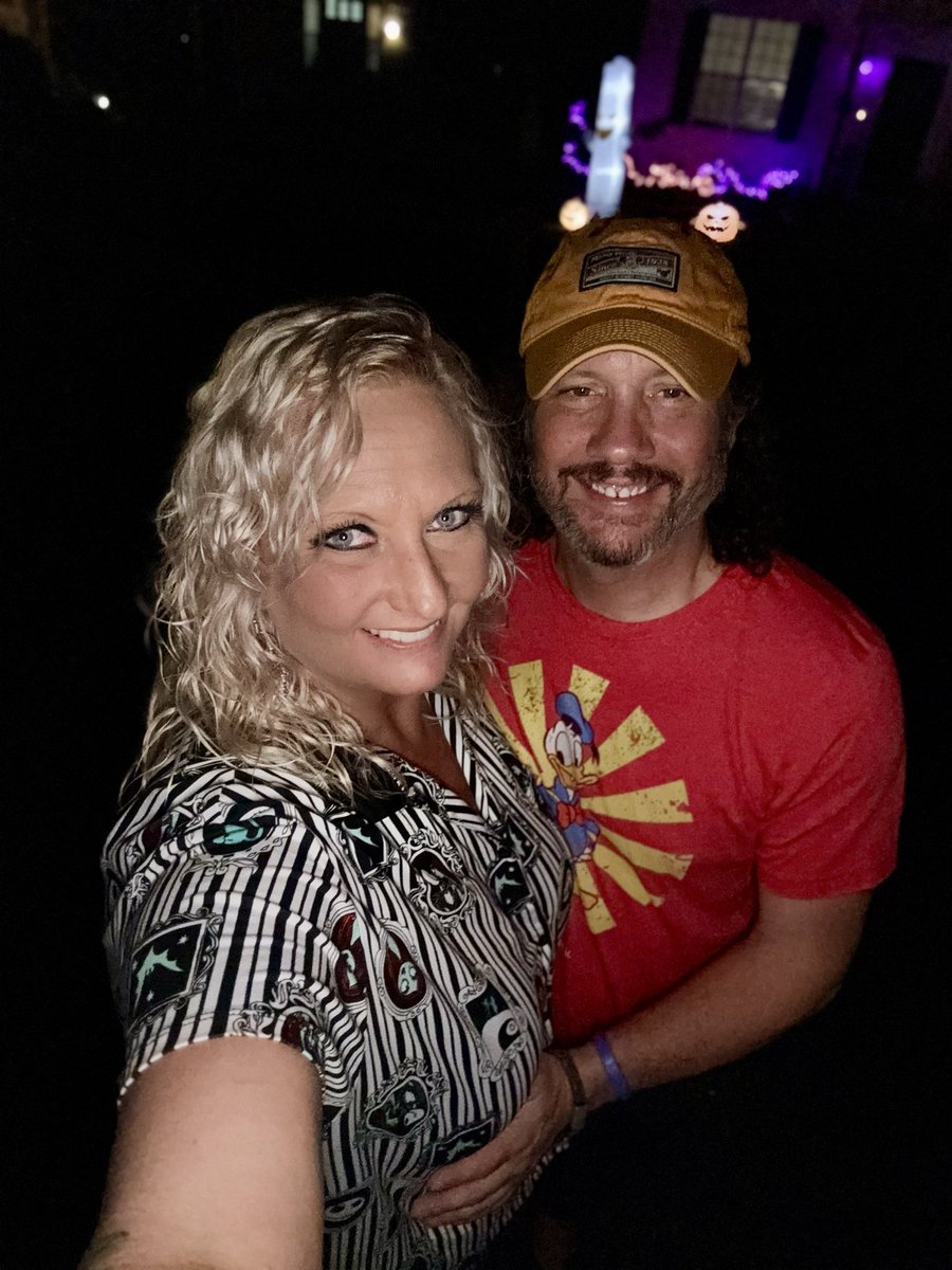 BlairBrookfield's tweet photo. So we took a stroll with the family and me in my p.j.’s…😜 #pajamas #nightmarebeforechristmas https://t.co/j7sY4CzfEy