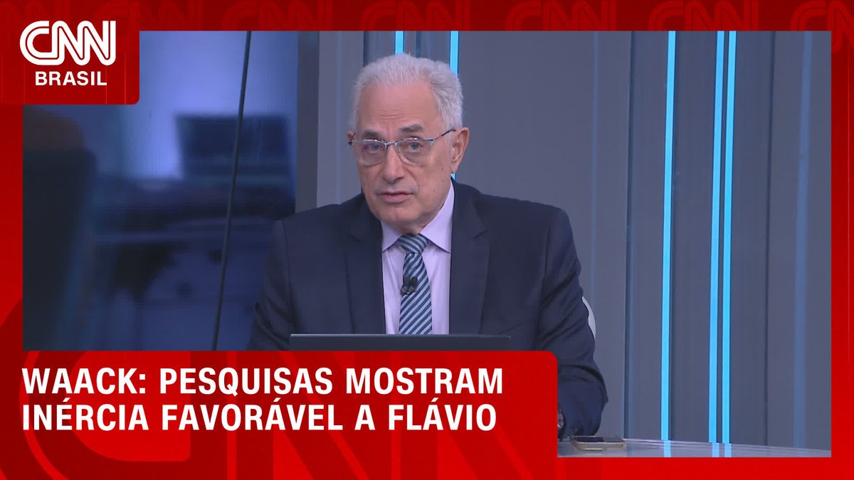 A CNN Brasil news broadcast features anchor William Waack in a dark suit and striped tie, with the chyron reading "WAACK: PESQUISAS MOSTRAM INÉRCIA FAVORÁVEL A FLÁVIO," discussing polls indicating favorable momentum for Flávio on the program #WW.