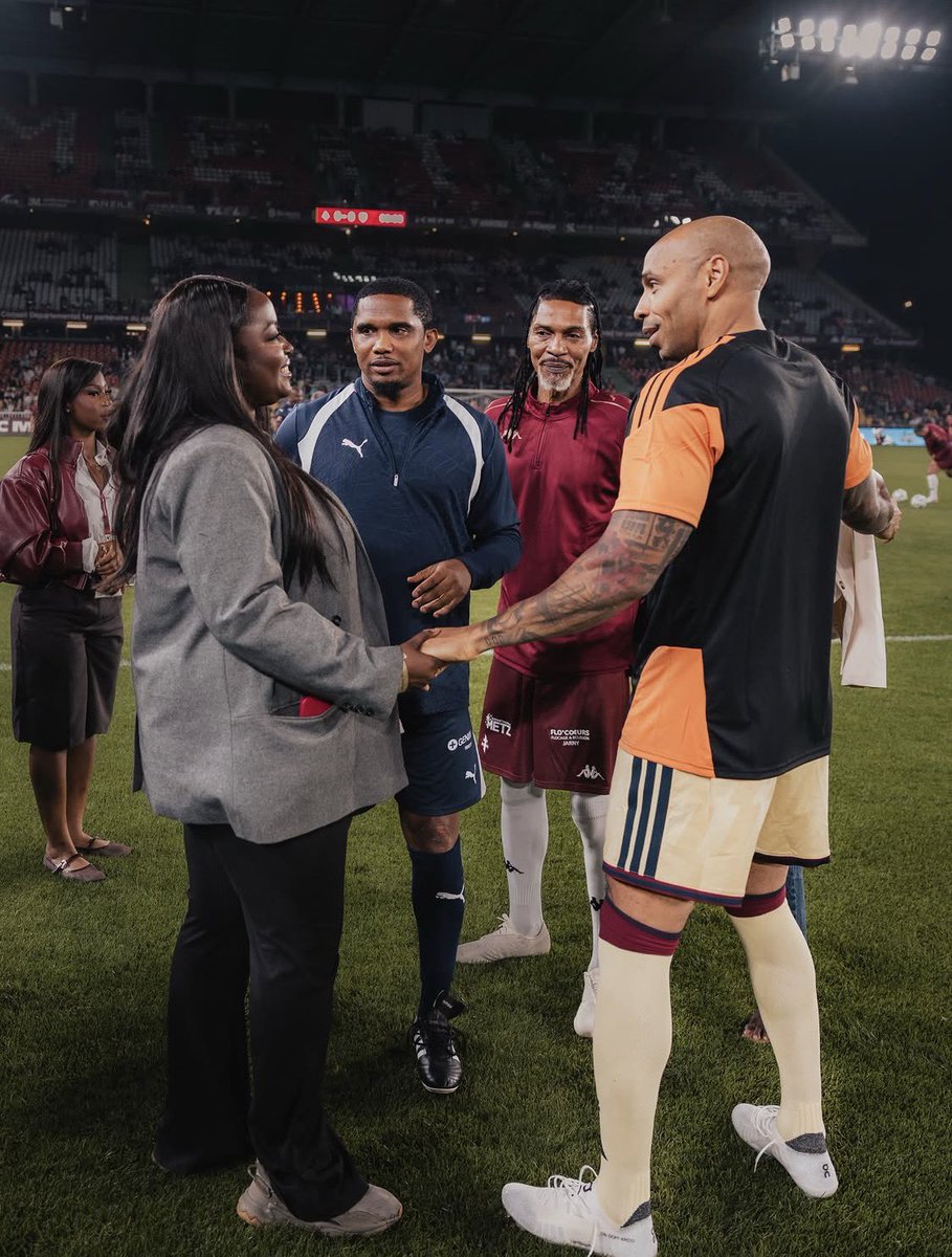 AllezLesLions's tweet photo. 📸 Fatimatou Ousmanou (Mboa Paris / Tap Tap Send) x Samuel Eto’o x Rigobert Song x Thierry Henry 🤝🇨🇲🇫🇷 https://t.co/MDBq4v5y6x