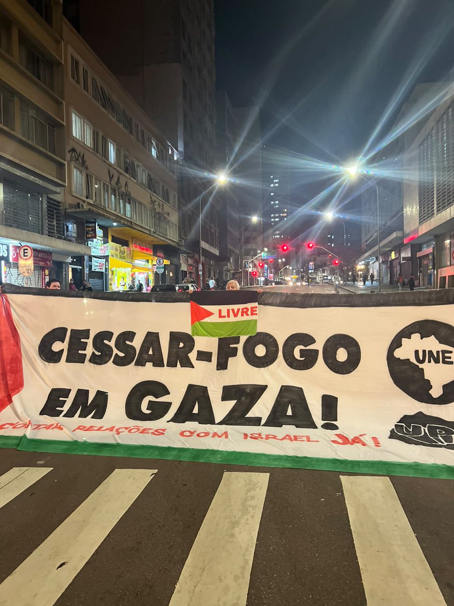 antonellismos's tweet photo. que coisa LINDA ver o brasileiro de esquerda acordando e finalmente se unindo pra tornar o brasil um lugar melhor. temos que SEMPRE ser assim, não apenas quando a água bater na bunda. somos capazes, temos forças, SOMOS REVOLUCIONÁRIOS!!! NUNCA se esqueçam da força da nossa união. https://t.co/e5mZ7Keetw