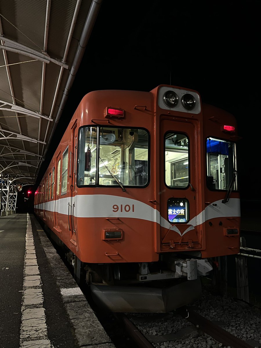 GakunanEtrain's tweet photo. こんがく！
全駅から富士山が望める岳南電車です！第四回モノレールサミットで会いましょう✨
がくちゃんも単線なのでモノレールだよね😉
#湘南モノレール　#岳南電車　#富士山 https://t.co/BUmhfmnVHA