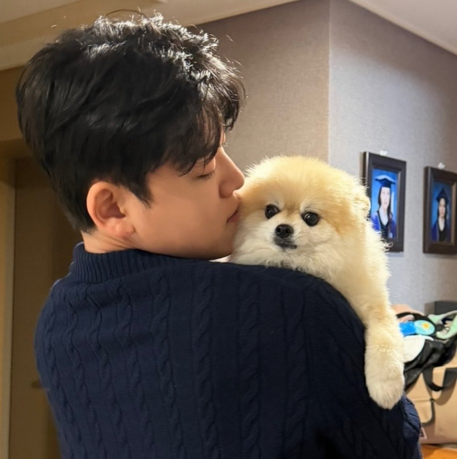 formyharu__'s tweet photo. 우리둥이 세체둥이야
월즈 뮤비에도 출연해 🐶🐶 https://t.co/hE1fPAxzc3