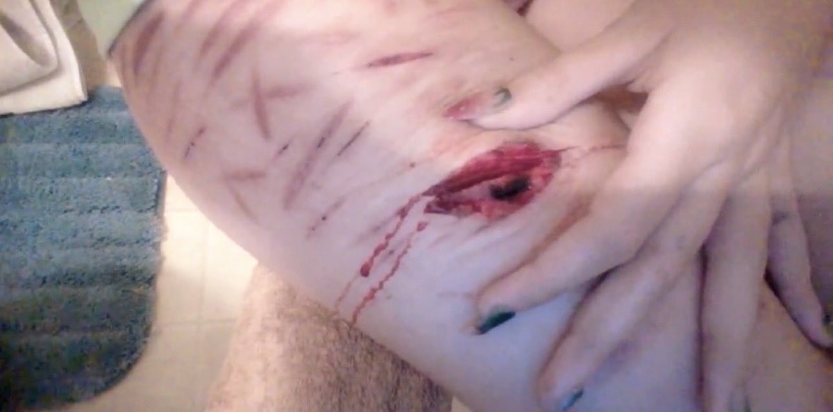 kittiifetti's tweet photo. black thing i cut out from my cut???? https://t.co/XTgnKrncwC