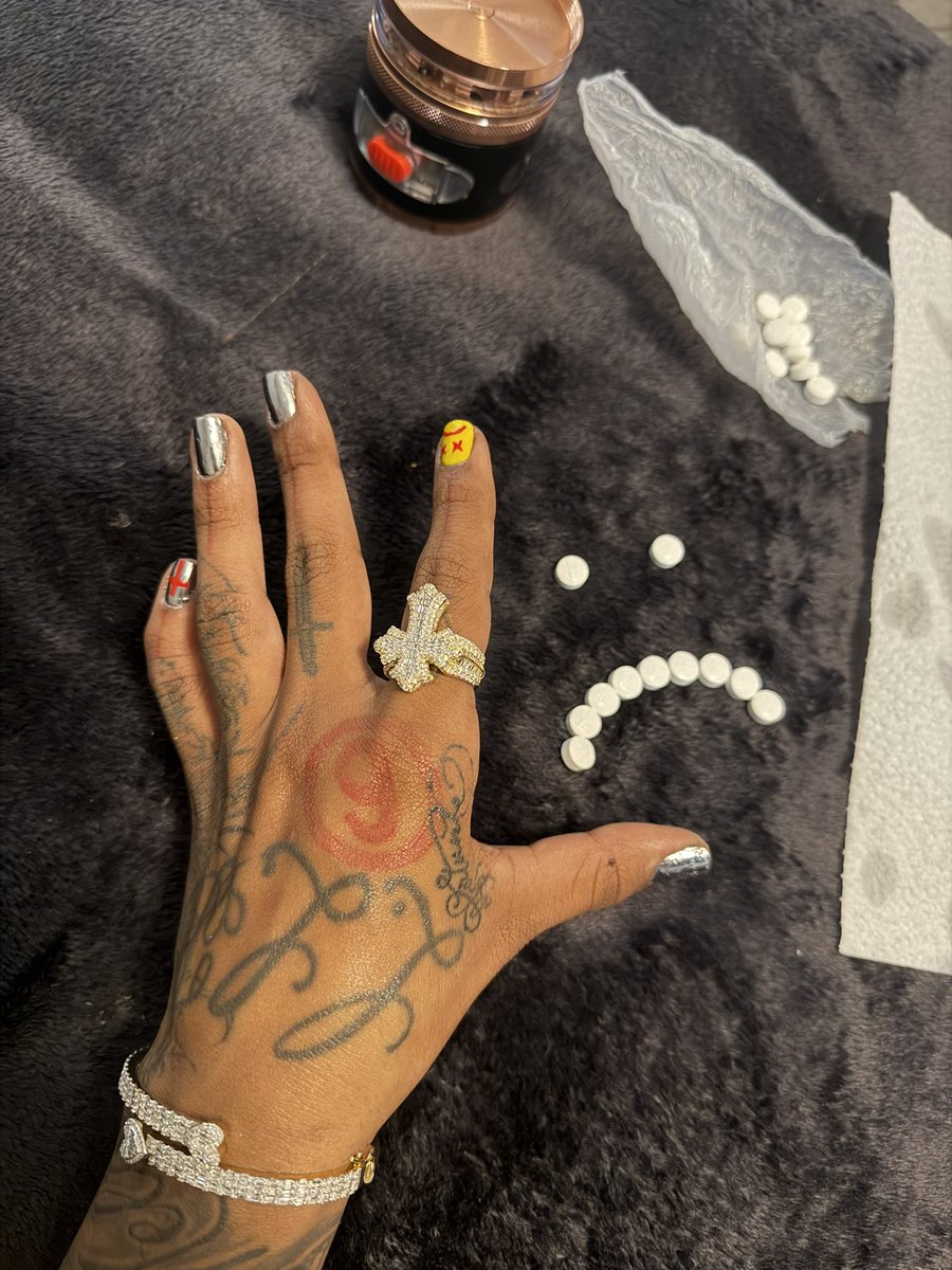 snapchatghost66's tweet photo. :( https://t.co/MOSYkgZj7m