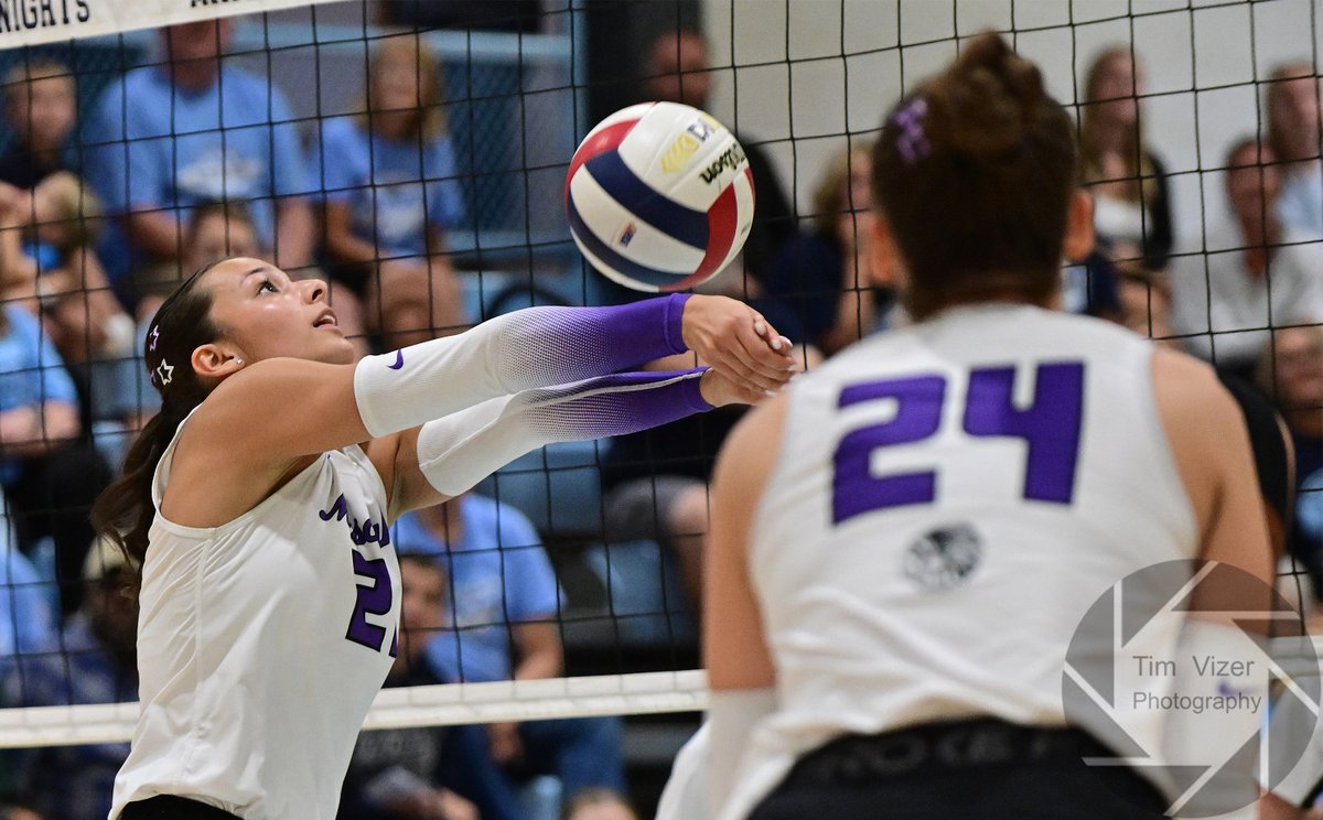 TimVizerPhoto's tweet photo. Mater Dei defeated Mascoutah in a battle of state powers.  Read a Joe Harris story and see more photos at https://t.co/rUAYSaPQPf @STLhssports https://t.co/4x7Ux5TJuo #SportsPhotographer @breesematerdei @MHS19_ATHLETICS #volleyball @joeharris_stl #FreelancePhotographer https://t.co/tObWgYPzDw